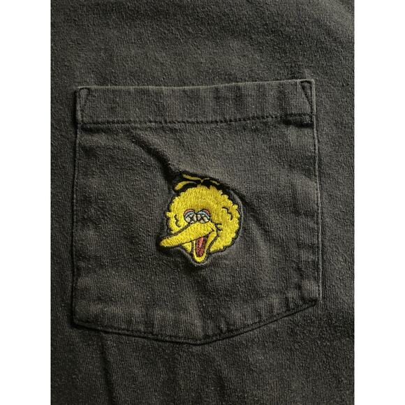 Uniqlo UT KAWS Sesame Street Big Bird Pocket Tee Men’s L Black Limited Edition - Picture 1 of 6